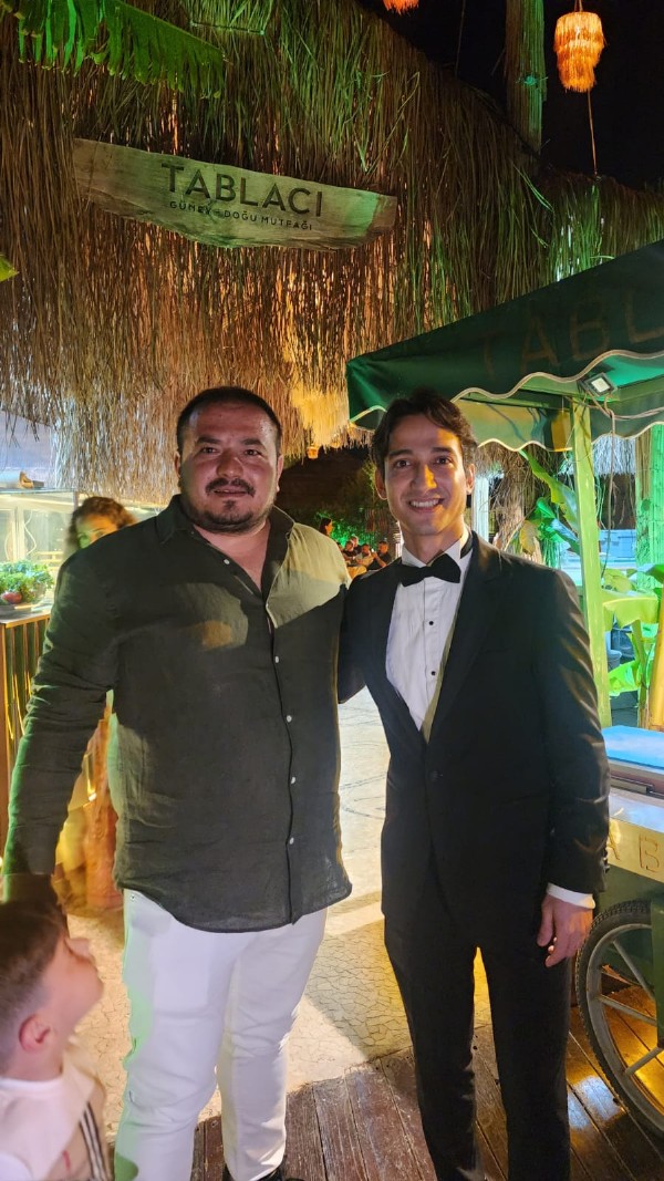 Şahin Kendirici Bayramın İlk Gününde Alaçatı’da Sahne Aldı